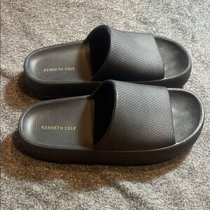 Kenneth Cole slides size 6